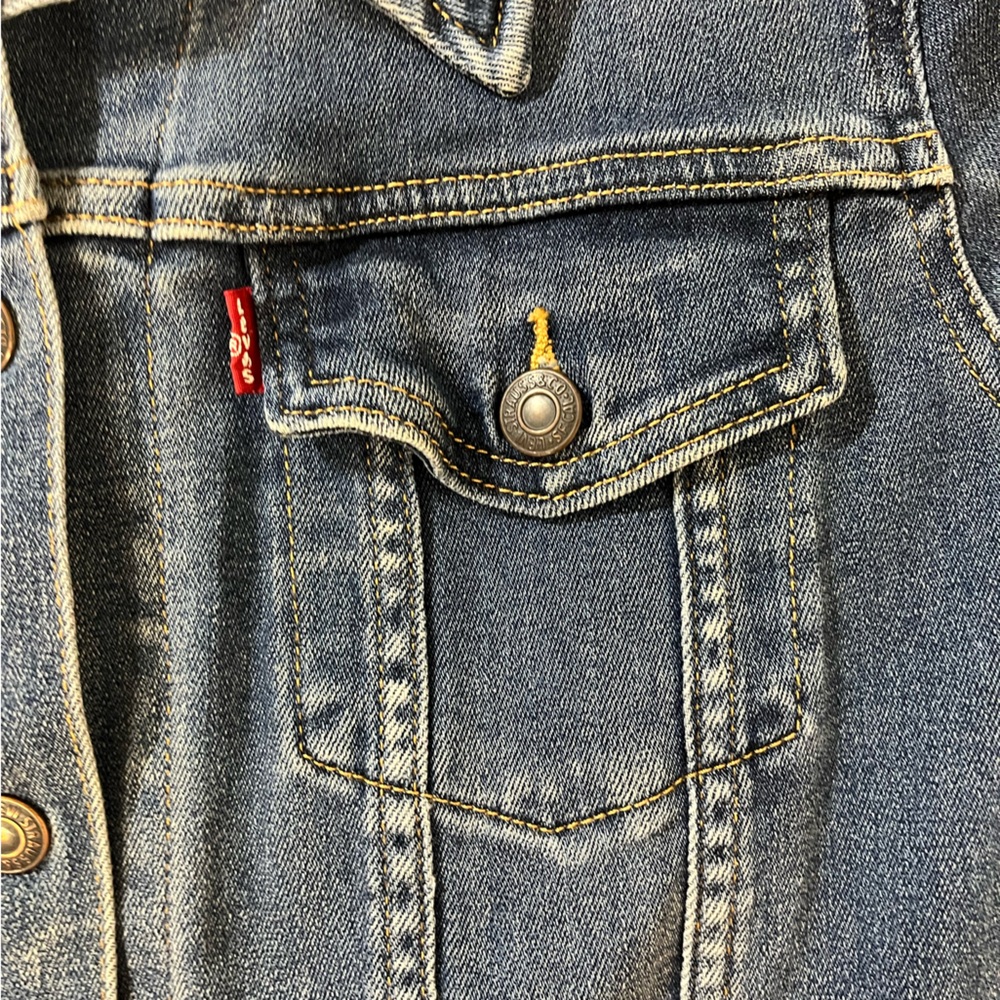 Levi’s Jean Jacket - Picture 4 of 11